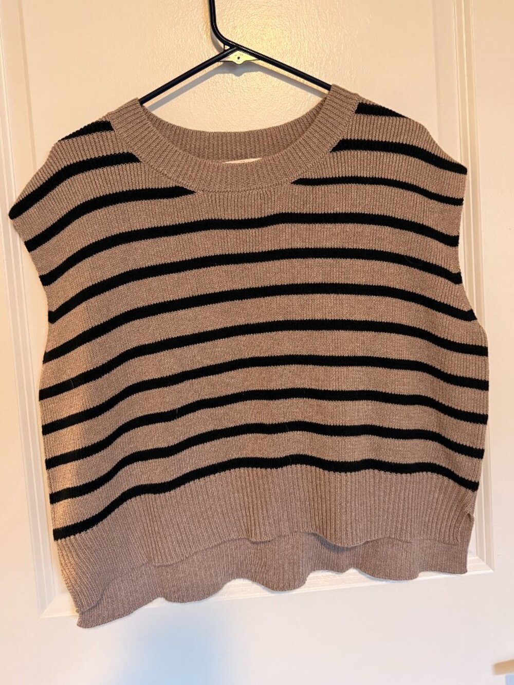ENTRO Stripe Print Round Neck Short Sleeve Knit Top